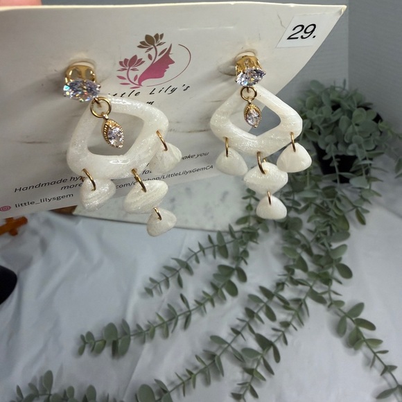 Handmade Pearl White Dangle Earrings - Picture 2 of 5